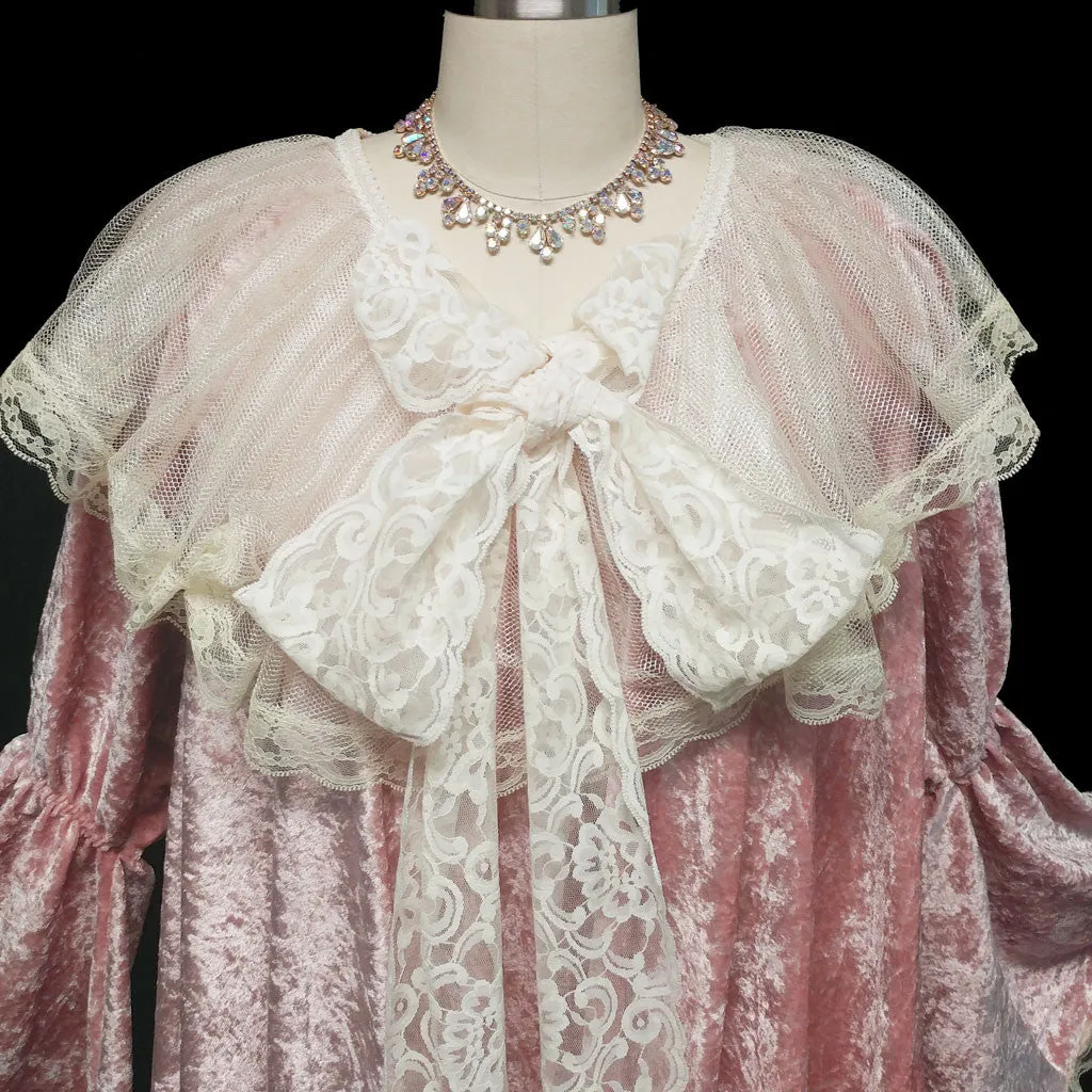 NEW WITH TAG - EXQUISITE VICTORIAN-LOOK PINK PANNE VELVETEEN DRESSING GOWN ROBE ADORNED WITH VENETIAN CHANTILLY LACE WITH GORGEOUS JULIET BELL SLEEVES – SIZE SMALL – WOULD MAKE A FABULOUS GIFT!