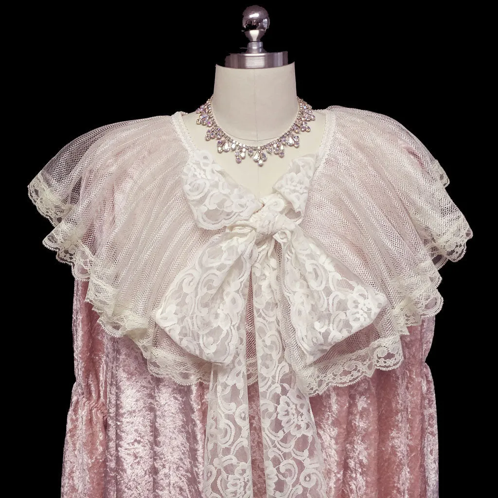 NEW WITH TAG - EXQUISITE VICTORIAN-LOOK PINK PANNE VELVETEEN DRESSING GOWN ROBE ADORNED WITH VENETIAN CHANTILLY LACE WITH GORGEOUS JULIET BELL SLEEVES – SIZE SMALL – WOULD MAKE A FABULOUS GIFT!
