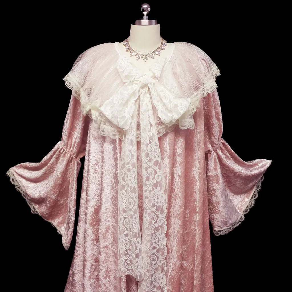 NEW WITH TAG - EXQUISITE VICTORIAN-LOOK PINK PANNE VELVETEEN DRESSING GOWN ROBE ADORNED WITH VENETIAN CHANTILLY LACE WITH GORGEOUS JULIET BELL SLEEVES – SIZE SMALL – WOULD MAKE A FABULOUS GIFT!