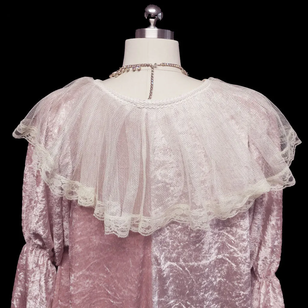 NEW WITH TAG - EXQUISITE VICTORIAN-LOOK PINK PANNE VELVETEEN DRESSING GOWN ROBE ADORNED WITH VENETIAN CHANTILLY LACE WITH GORGEOUS JULIET BELL SLEEVES – SIZE SMALL – WOULD MAKE A FABULOUS GIFT!