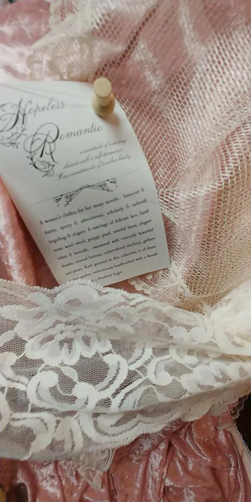 NEW WITH TAG - EXQUISITE VICTORIAN-LOOK PINK PANNE VELVETEEN DRESSING GOWN ROBE ADORNED WITH VENETIAN CHANTILLY LACE WITH GORGEOUS JULIET BELL SLEEVES – SIZE SMALL – WOULD MAKE A FABULOUS GIFT!